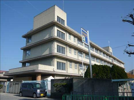 小学校　茨木市立東奈良小学校（小学校）まで559m