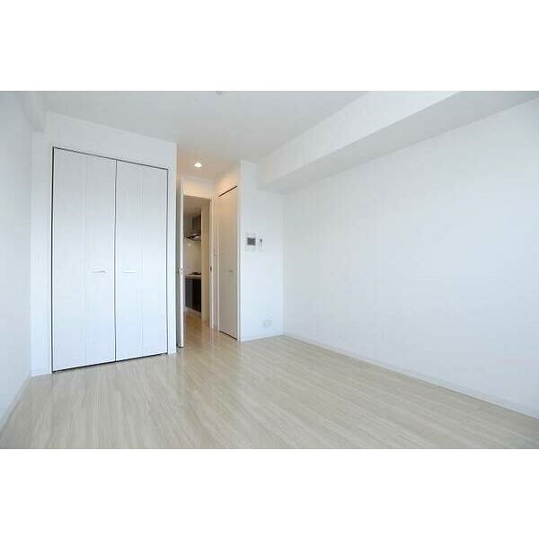 居室・リビング　明るい洋室