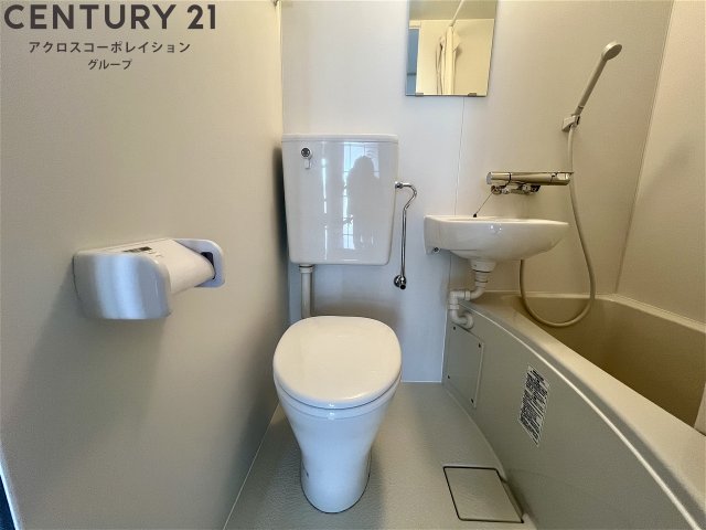 トイレ　浴室内にトイレがあります☆