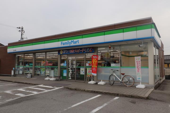 コンビニ　ファミリーマート（コンビニ）まで437m