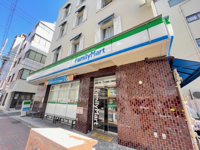 コンビニ　ファミリーマート栄町通店（コンビニ）まで145m