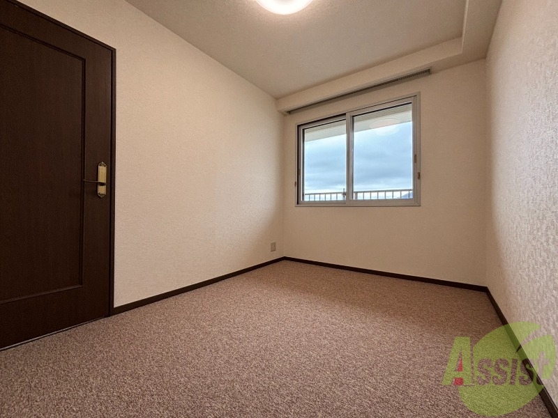 その他部屋・スペース　こちらのお部屋は光が差し込む、温かみのあるお部屋です。