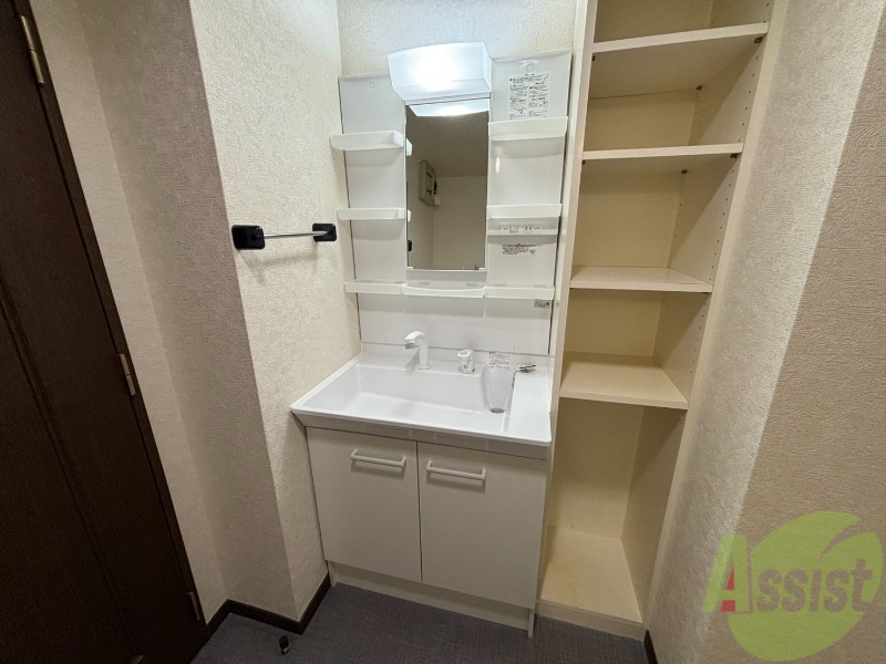 洗面設備　独立洗面台です。大きくてよいですね。シャンプーもできます！