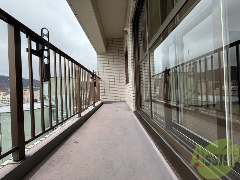 バルコニー　バルコニーです。洗濯物を干したり一息ついたりできますね！