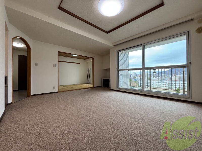 居室・リビング　広々としたリビングですね。使い勝手がよさそうですね！