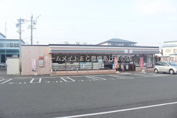 コンビニ　セブンイレブン豊橋三本木町店（コンビニ）まで536m