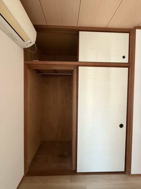 収納　同物件別号室の写真です。