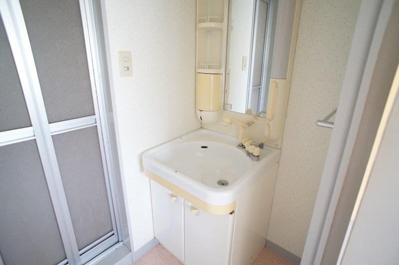 洗面設備　※反転タイプ別室の写真です。現況を優先とします。