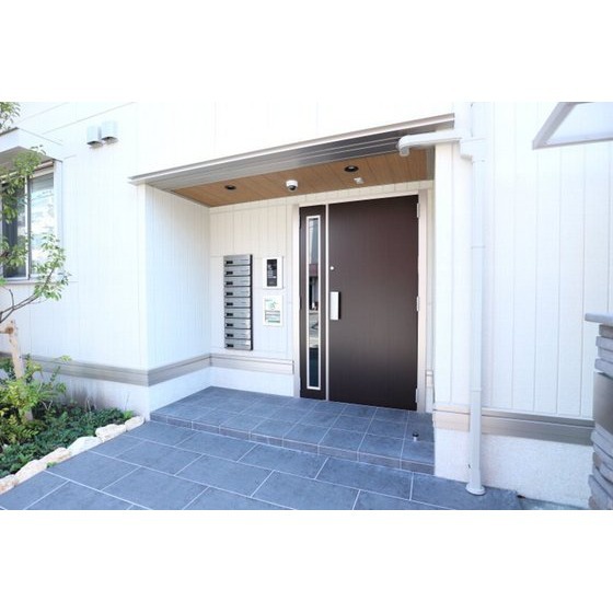 その他　共用エントランスにはオートロックあり