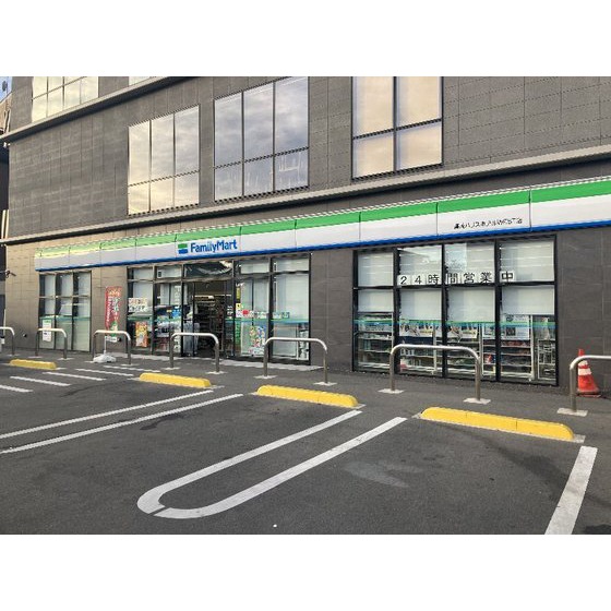 コンビニ　ファミリーマート高崎ハリスホテル（コンビニ）まで241m