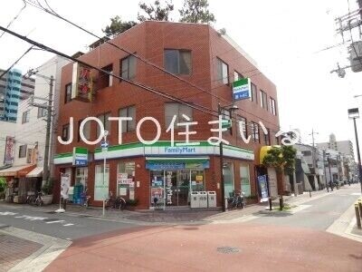 コンビニ　ファミリーマート関目三丁目店（コンビニ）まで72m