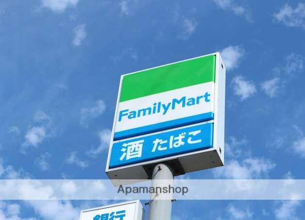 コンビニ　ファミリーマート（コンビニ）まで202m