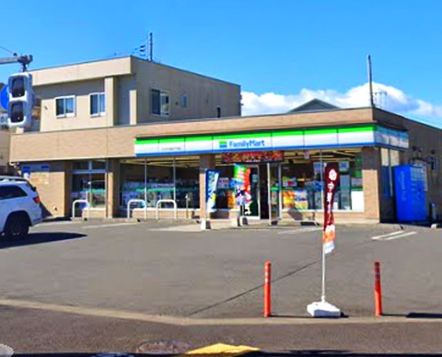 コンビニ　ファミリーマート 八王子七国五丁目店（コンビニ）まで590m