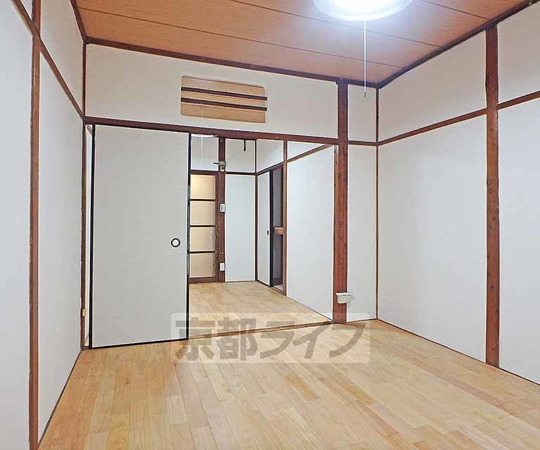 居室・リビング　リノベーションされたフローリング６帖のお部屋です。