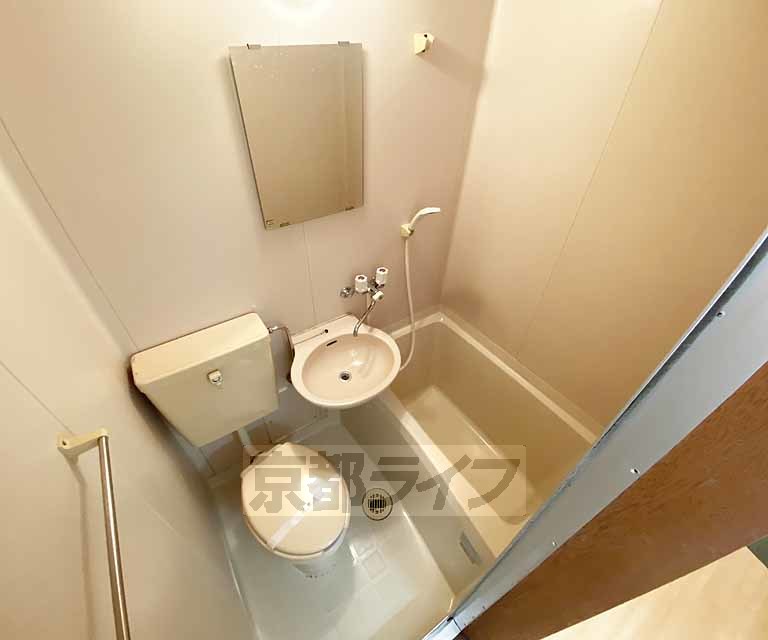 バス・シャワールーム　お手入れがしやすい浴室です。