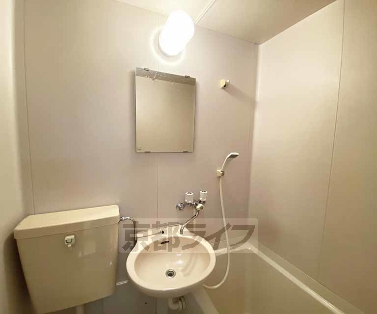 洗面設備　シンプルな洗面所です。