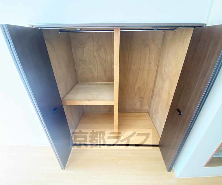 収納　洋服や雑貨などが収納出来ます。