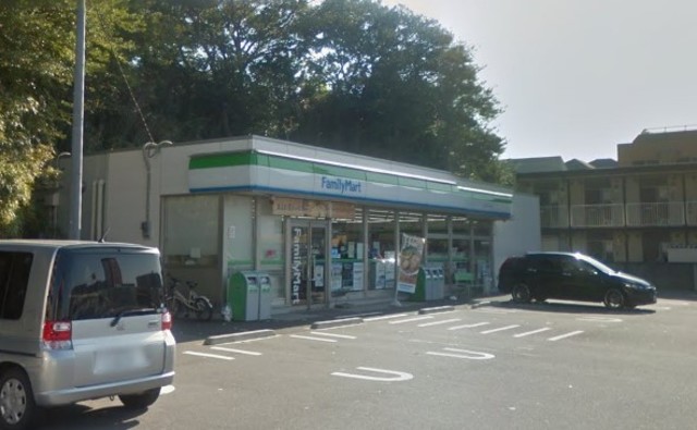 コンビニ　ファミリーマート千葉登戸四丁目店（コンビニ）まで429m