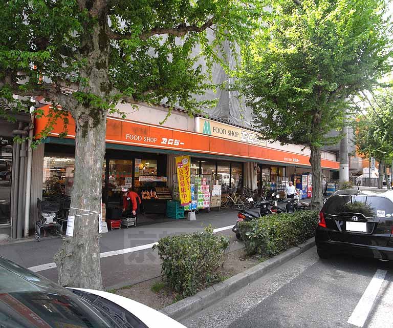 スーパー　エムジー 金閣寺店（スーパー）まで426m