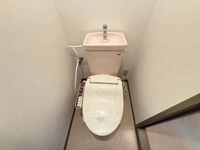 トイレ　温水洗浄便座