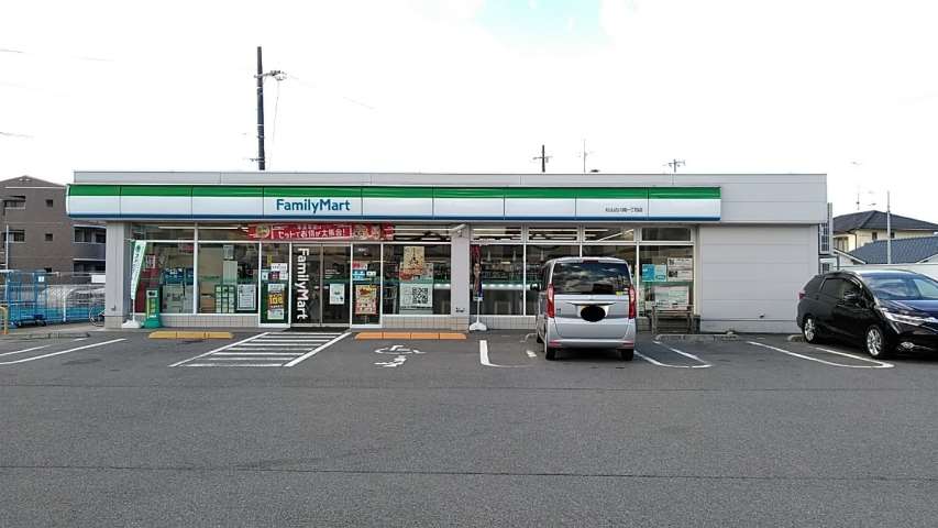 コンビニ　ファミリーマート（コンビニ）まで901m