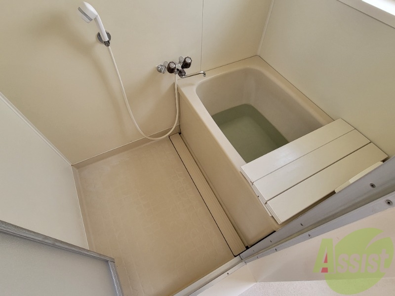 バス・シャワールーム　お風呂もゆったり入れそうな感じです。
