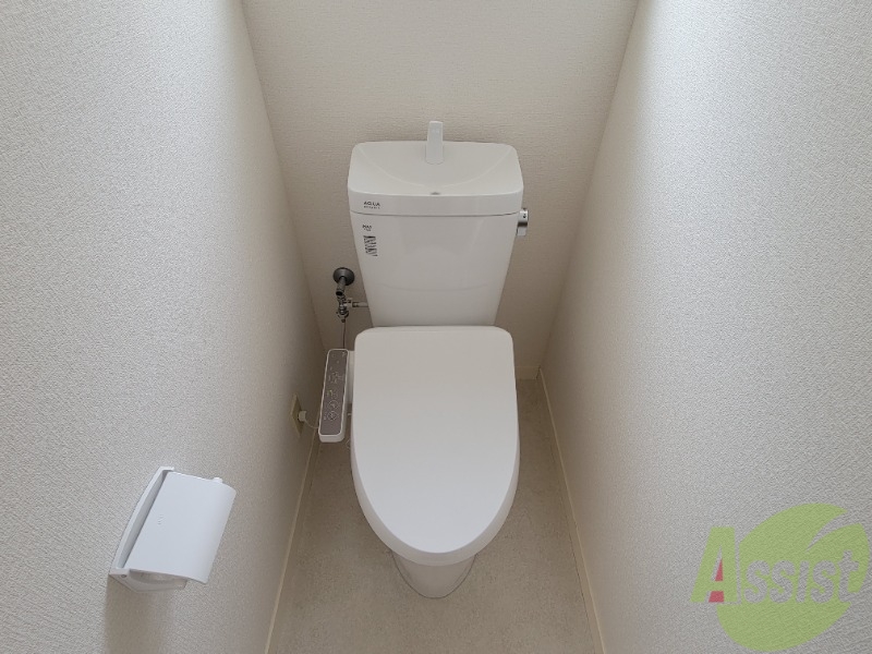 トイレ　お手洗いは温水洗浄付き。これは個人的に外せません。