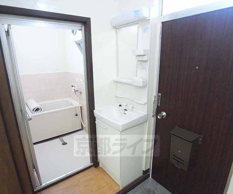 洗面設備　お部屋により洗面台設置！