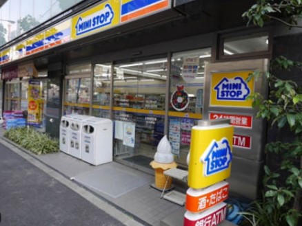 コンビニ　ミニストップ 新宿大京町店（コンビニ）まで156m