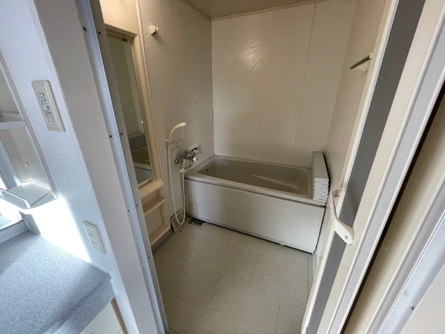 バス・シャワールーム　ゆったりとしたバスルームです