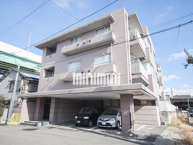 建物外観　屋根付き駐車場区画もあります