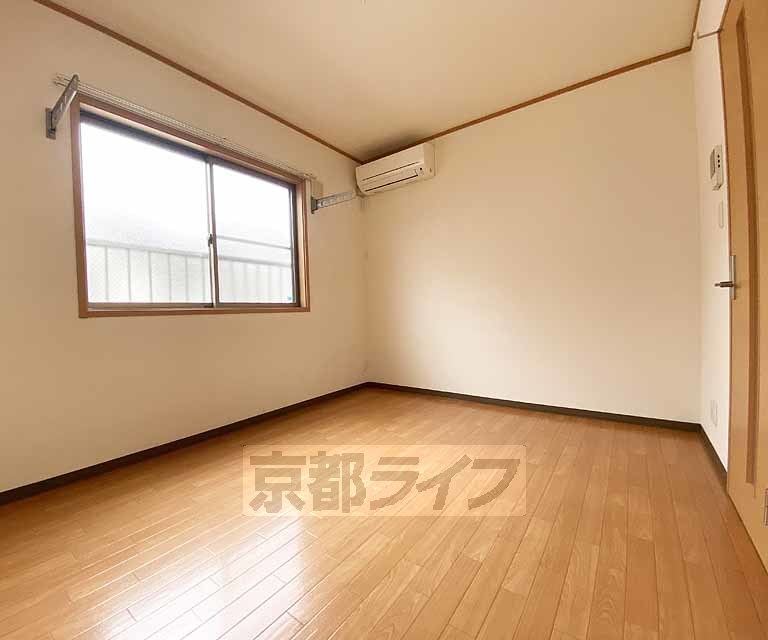 居室・リビング　落ち着いた雰囲気のお部屋です