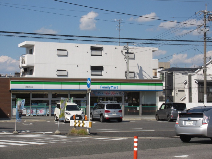 コンビニ　ファミリーマート 都通二丁目店（コンビニ）まで80m