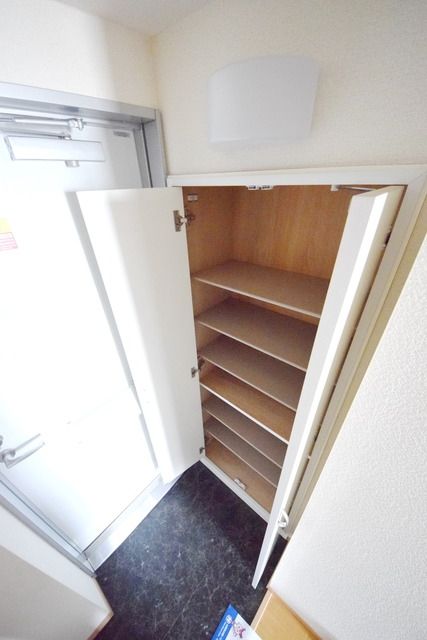 玄関　シューズボックスあります♪