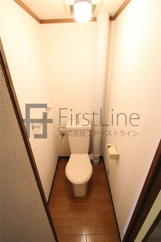 トイレ　別号室の写真です