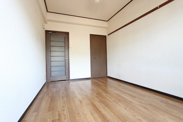 居室・リビング　同物件別号室