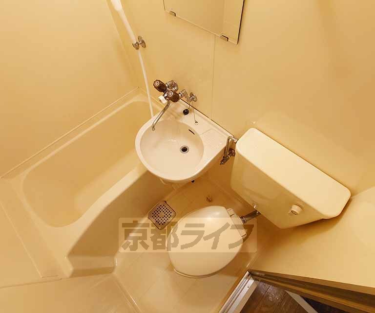 バス・シャワールーム　清潔感あるユニットバス