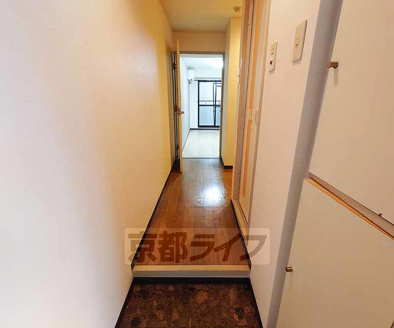 その他部屋・スペース　明るい廊下です