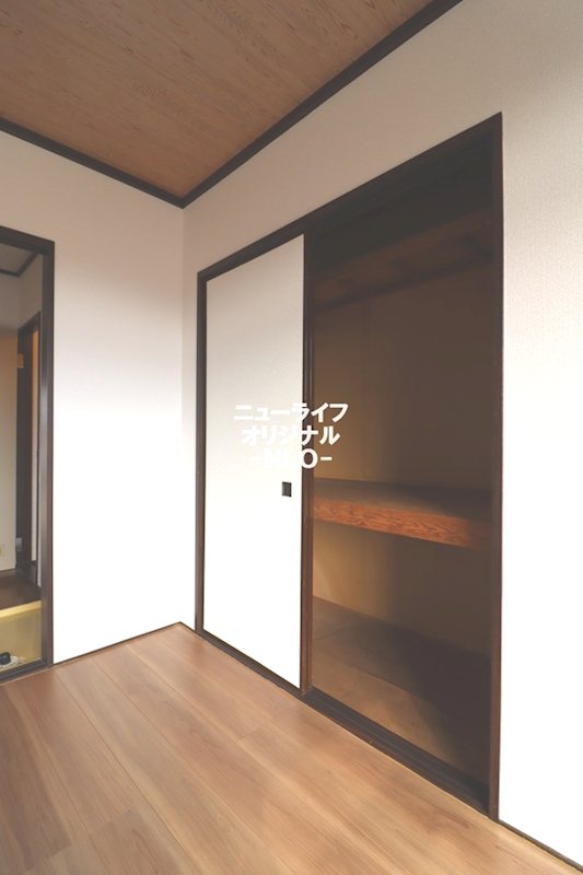 収納　奥行きがある押入は、寝具や日用品などを収納出来ます。