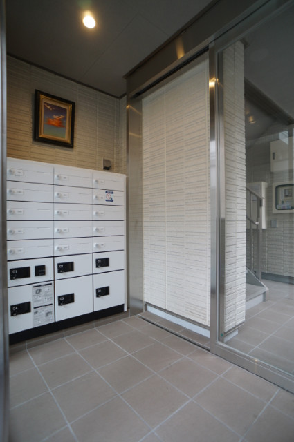 エントランス　宅配ボックス付き♪