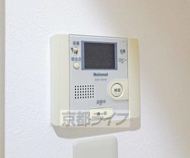セキュリティ　モニター付きのインターホンです。