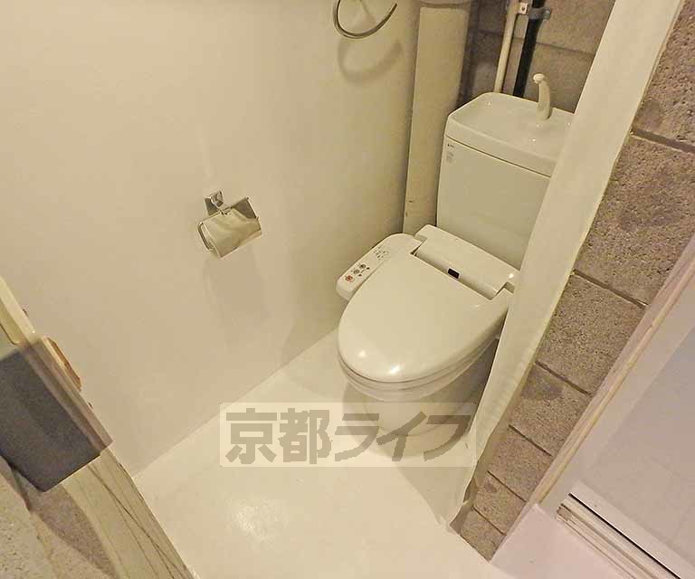 トイレ　ウォシュレット機能付きのトイレです。