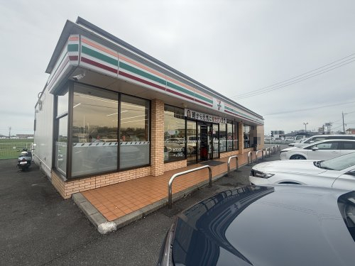 コンビニ　セブンイレブン四日市生桑町店（コンビニ）まで661m