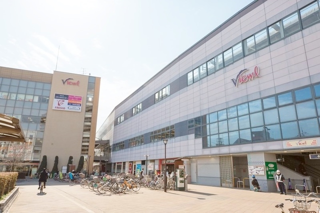 ショッピングセンター　ヴュール阪急三国（ショッピングセンター）まで565m