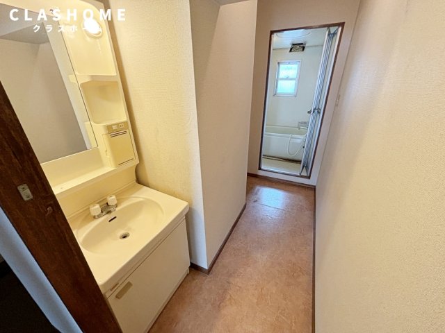 洗面設備　同物件の別部屋になります。