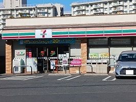 コンビニ　セブンイレブン（コンビニ）まで400m