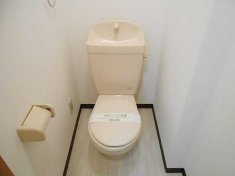 トイレ　同物件の別部屋になります。