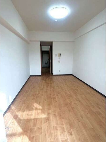 居室・リビング　同物件の別部屋になります。