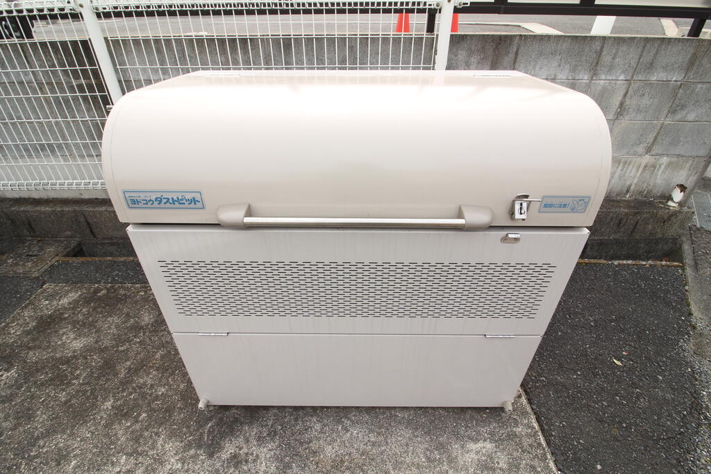 その他共有部分　敷地内にゴミ捨て場あります♪