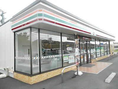 コンビニ　セブン-イレブン浜北根堅店（コンビニ）まで528m